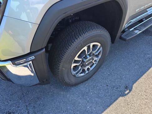 New 2026 GMC Sierra 2500 SLE AWD/4WD image 9