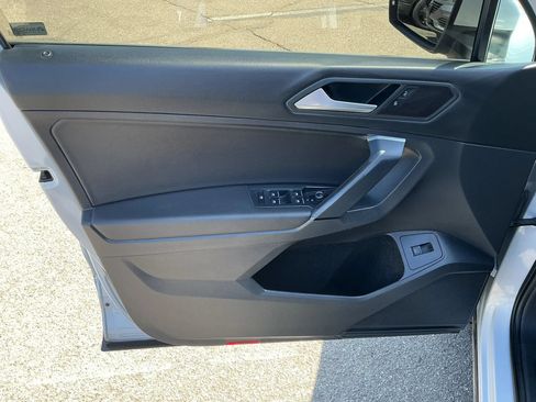 Used 2019 Volkswagen Tiguan SEL w/ 3rd Row Seat Package AWD/4WD image 11