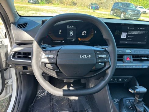 Used 2025 Kia K4 LXS image 30