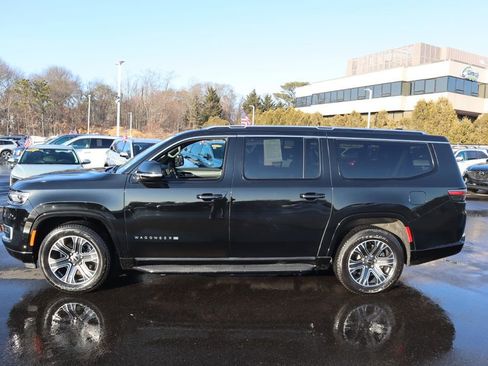 Used 2025 Jeep Wagoneer L Series II w/ 8-pass Seating Package image 6