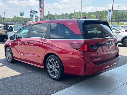 Used 2025 Honda Odyssey Touring image 2