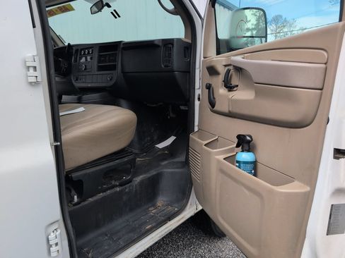 Used 2013 Chevrolet Express 2500 RWD image 10
