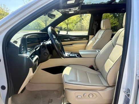 Used 2024 Cadillac Escalade Premium Luxury image 27