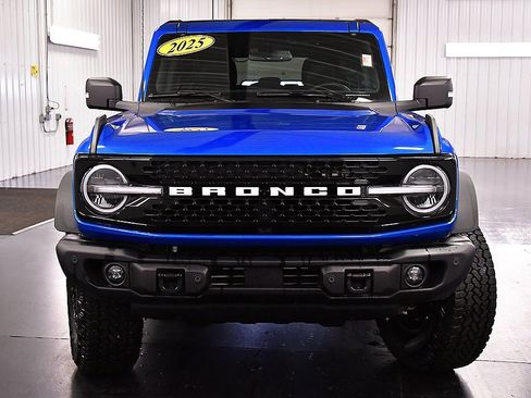Used 2025 Ford Bronco Badlands image 3