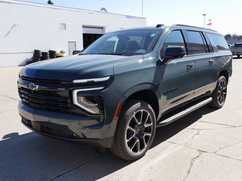 New 2026 Chevrolet Suburban RST w/ Advanced Technology Package AWD/4WD image 4