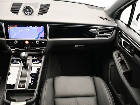 Certified 2026 Porsche Macan AWD/4WD image 25