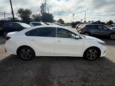 Used 2024 Kia Forte LXS w/ LXS Technology Package FWD image 4