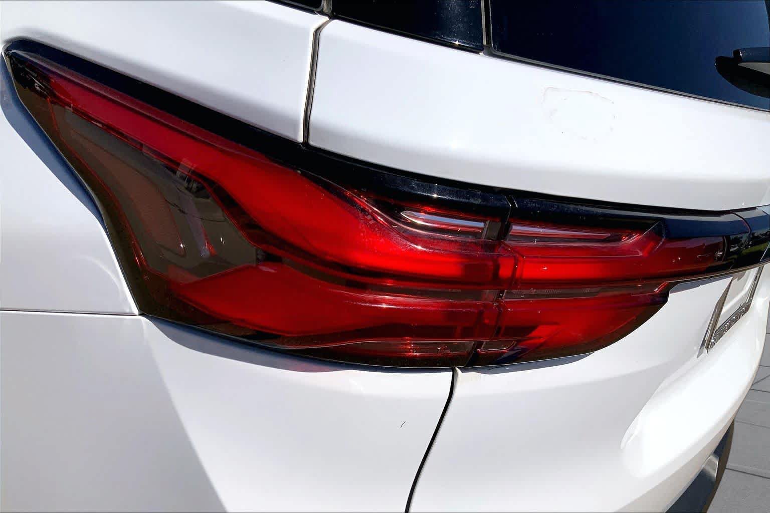 Used 2022 Chevrolet Traverse LT FWD image 29