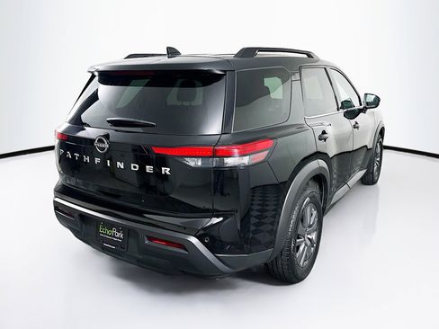 Used 2025 Nissan Pathfinder SV image 9