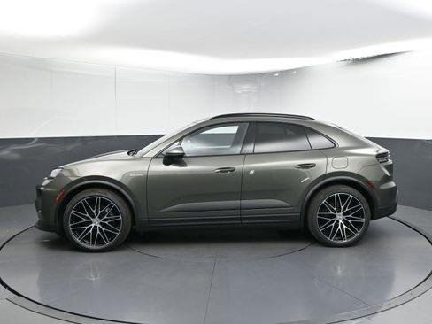 Certified 2024 Porsche Macan 4 Electric image 2
