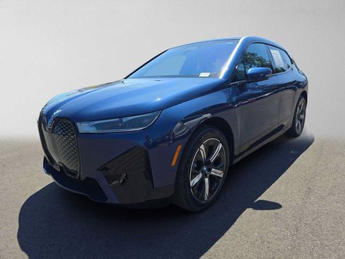 Used 2024 BMW iX xDrive50 w/ Sport Package AWD/4WD image 7