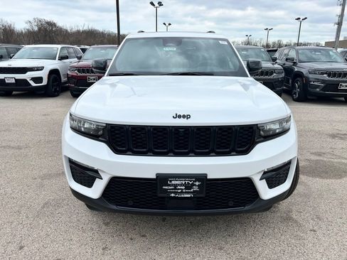 Used 2025 Jeep Grand Cherokee Limited w/ Luxury Tech Group II image 3