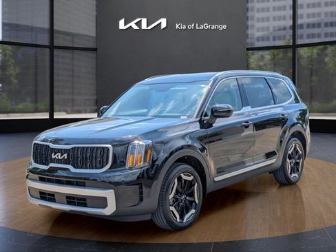 Used 2024 Kia Telluride EX w/ EX Captain's Chair Package image 1