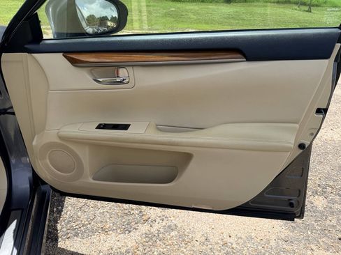 Used 2013 Lexus ES 300h w/ Premium Pkg FWD image 28