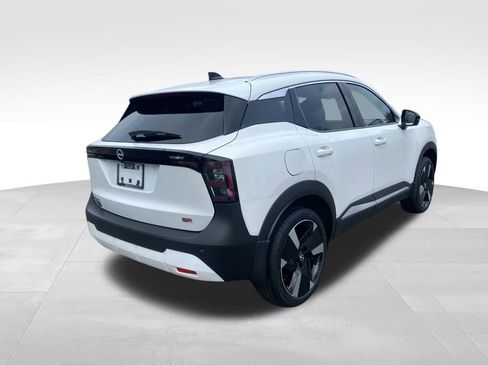 New 2026 Nissan Kicks SR w/ SR Premium Package FWD image 3