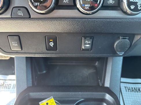 Used 2016 Toyota Tacoma TRD Sport w/ Towing Package image 18