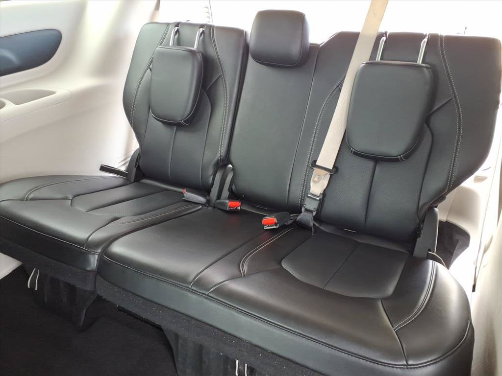 Used 2023 Chrysler Pacifica Touring-L FWD image 24