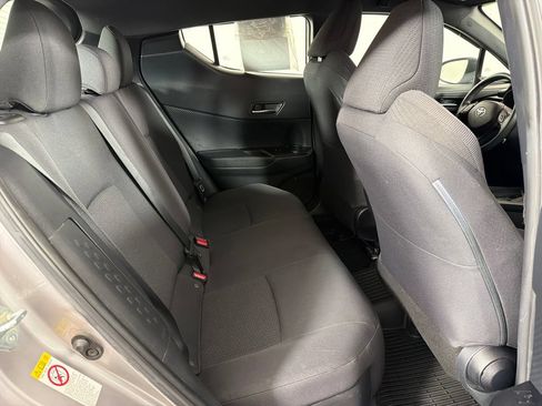 Used 2018 Toyota C-HR XLE FWD image 19
