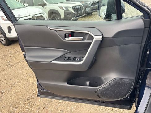 Used 2025 Toyota RAV4 XLE image 20