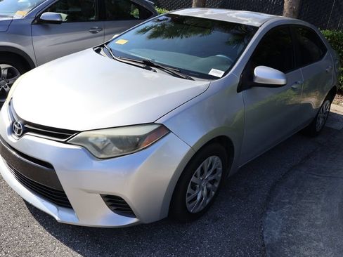 Used 2015 Toyota Corolla LE FWD image 2