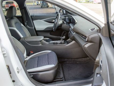 Used 2024 Buick Envista Preferred w/ Convenience I Package FWD image 32