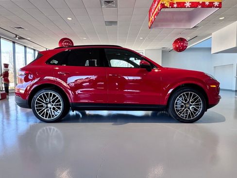 Used 2023 Porsche Cayenne Platinum Edition image 7