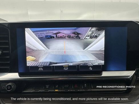 Used 2024 Chevrolet Silverado 3500 LTZ w/ LTZ Convenience Package image 17