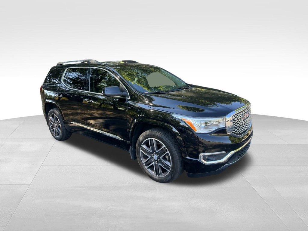 Used 2017 GMC Acadia Denali w/ Technology Package FWD image 4