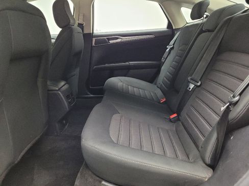 Used 2020 Ford Fusion SE FWD image 18