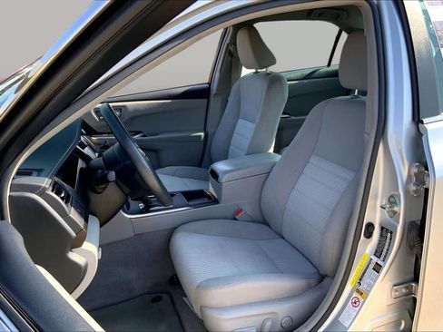 Used 2017 Toyota Camry LE FWD image 8