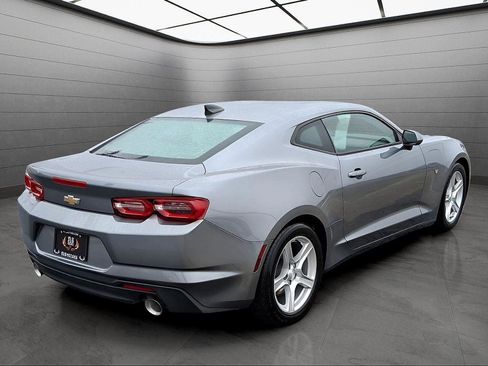 Used 2019 Chevrolet Camaro LT w/ Technology Package image 4
