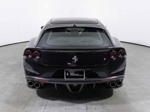 Used 2019 Ferrari GTC4Lusso image 8