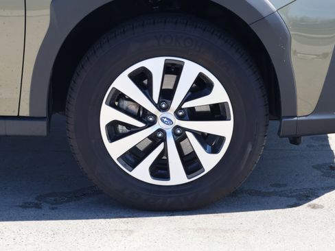 Used 2025 Subaru Outback Premium image 11