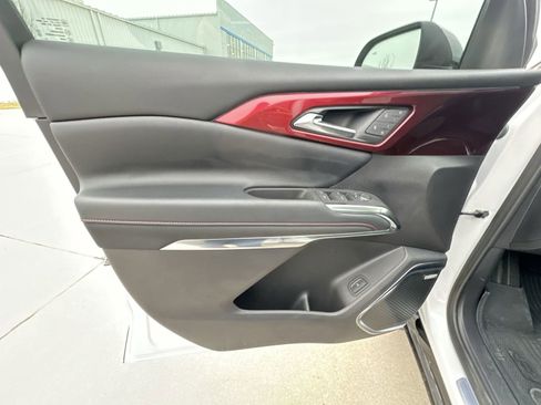 Used 2025 Chevrolet Traverse RS image 23