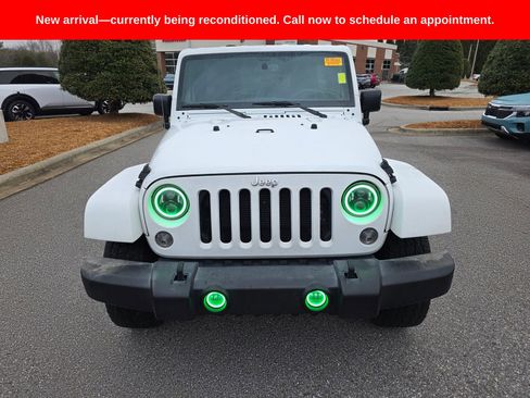 Used 2016 Jeep Wrangler Unlimited Rubicon w/ Connectivity Group image 8
