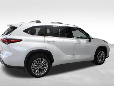 Certified 2026 Toyota Highlander Platinum AWD/4WD image 19