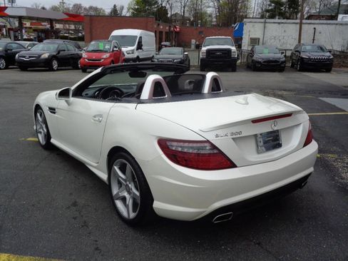 Used 2016 Mercedes-Benz SLK 300 image 4