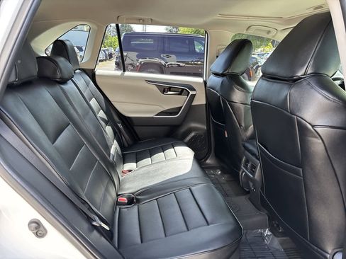 Used 2020 Toyota RAV4 XLE w/ Convenience Package AWD/4WD image 6