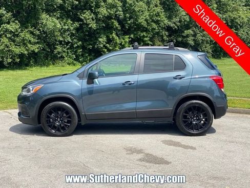 Used 2022 Chevrolet Trax LT w/ Premium Seat Package AWD/4WD image 4