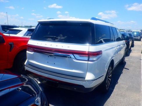 Used 2023 Lincoln Navigator L Reserve AWD/4WD image 4