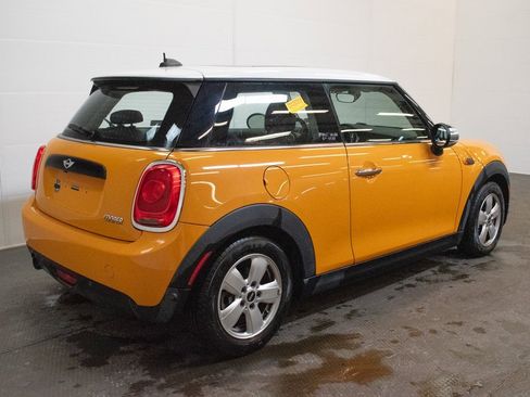 Used 2018 MINI Cooper 2-Door Hardtop image 4