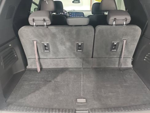 Used 2025 Chevrolet Traverse LT image 33