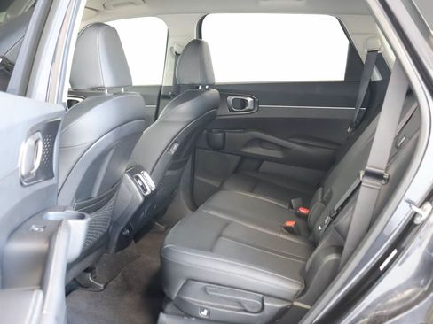 Used 2025 Kia Sorento S FWD image 16