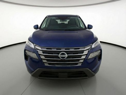 Used 2025 Nissan Rogue SV image 2