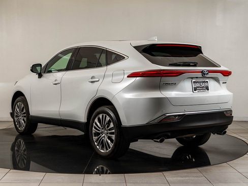 Used 2023 Toyota Venza Limited image 6