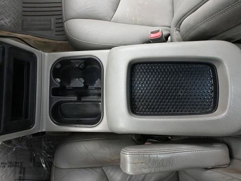 Used 2004 GMC Sierra 2500 SLT w/ Heavy-Duty Power Package image 32