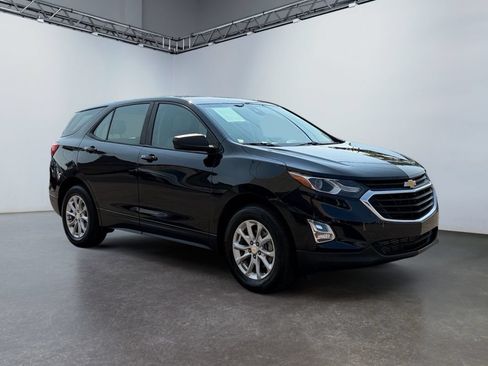 Used 2021 Chevrolet Equinox LS AWD/4WD image 3