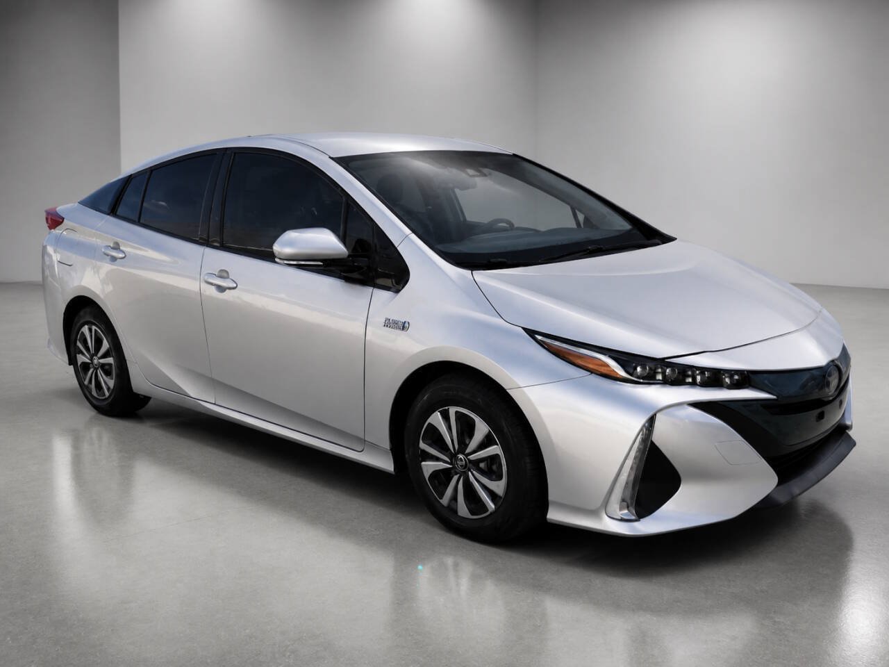 Used 2017 Toyota Prius Prime Premium FWD image 1