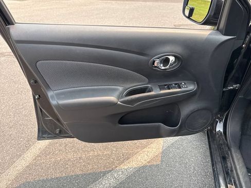 Used 2015 Nissan Versa SV FWD image 23