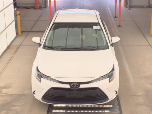 Used 2024 Toyota Corolla LE FWD image 2